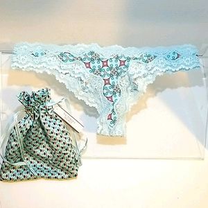 💋Cheeky💋 VS 💋